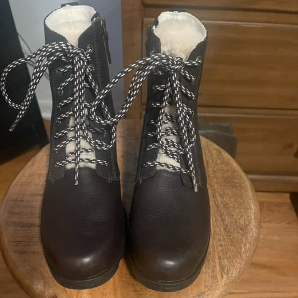 Sorel - Emilie Genuine Shearling Short Lace Cozy Lace up Boot